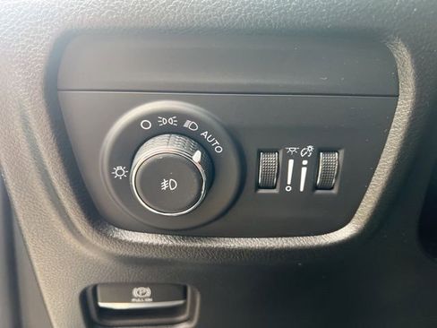 Used 2025 Jeep Grand Cherokee L Overland w/ Advanced Protech Group III AWD/4WD image 8
