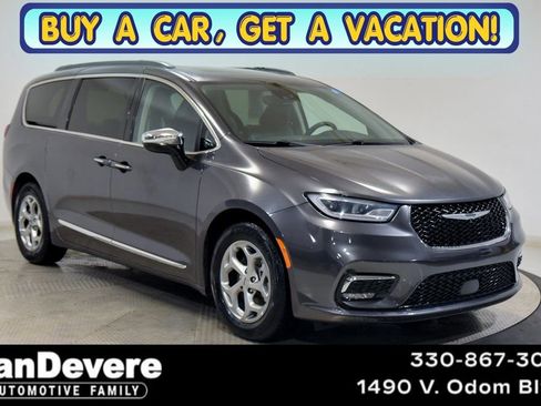 Used 2023 Chrysler Pacifica Limited FWD image 1