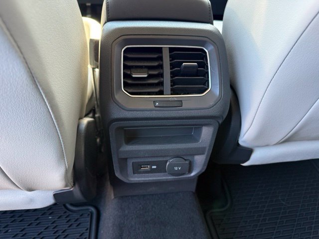 Used 2018 Volkswagen Tiguan SE AWD/4WD image 14