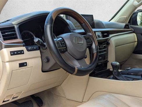 Used 2016 Lexus LX 570 4WD w/ Luxury Package image 10