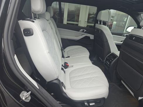 Used 2023 BMW X7 xDrive40i image 29