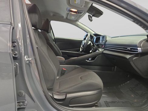 Used 2024 Hyundai Elantra SE FWD image 33