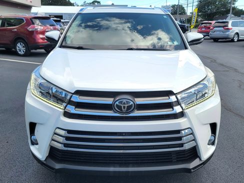 Used 2017 Toyota Highlander AWD V6 image 2