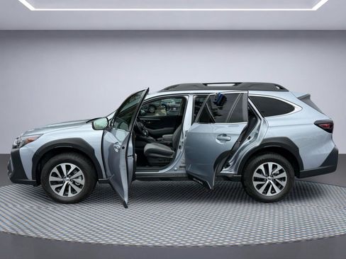 Used 2024 Subaru Outback Premium AWD/4WD image 16