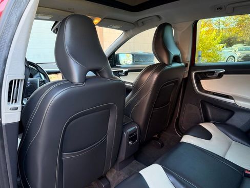 Used 2017 Volvo XC60 T5 Dynamic w/ Preferred Option Package image 19