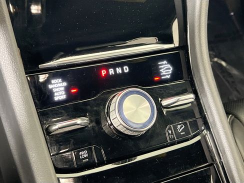 Used 2022 Jeep Grand Cherokee Overland w/ Luxury Tech Group IV image 17