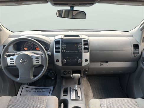 Used 2014 Nissan Frontier SV AWD/4WD image 17