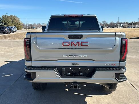 Used 2024 GMC Sierra 2500 AT4 w/ AT4 Premium Plus Package image 8