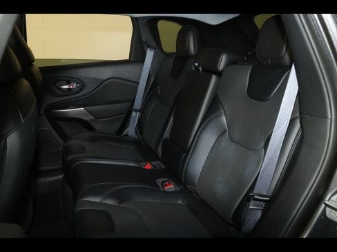 Used 2022 Jeep Cherokee Latitude Lux w/ Sun & Sound Group AWD/4WD image 31