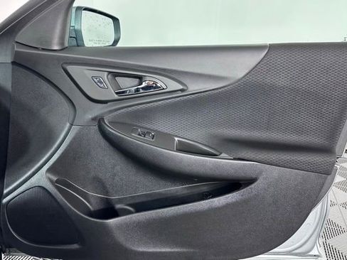 Used 2025 Chevrolet Malibu LT image 24