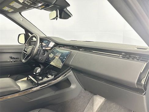 Used 2025 Land Rover Range Rover Sport SE image 28