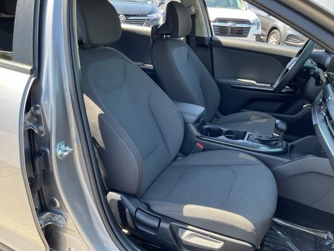 Used 2025 Kia K4 FWD image 21