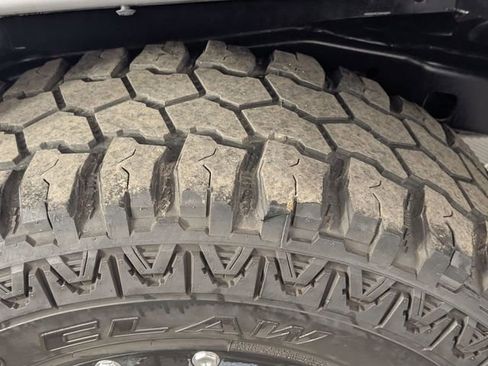 Used 2018 Jeep Wrangler Unlimited Sahara image 9