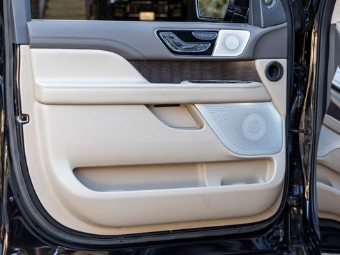 Used 2023 Lincoln Navigator Reserve image 20