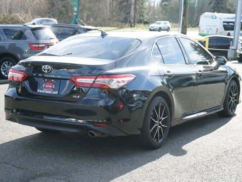 Used 2020 Toyota Camry XLE image 5