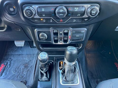 Used 2018 Jeep Wrangler Unlimited Sahara image 21