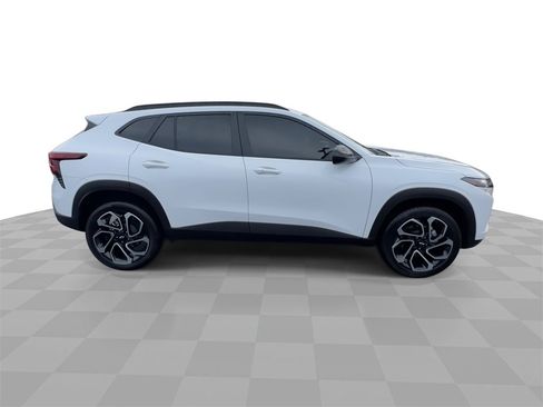 Certified 2025 Chevrolet Trax RS w/ Driver Confidence Package image 9