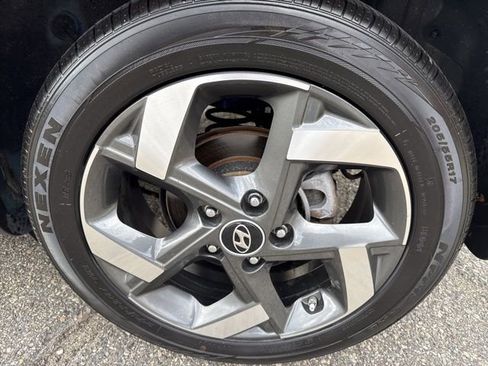 Used 2022 Hyundai Venue SEL image 8