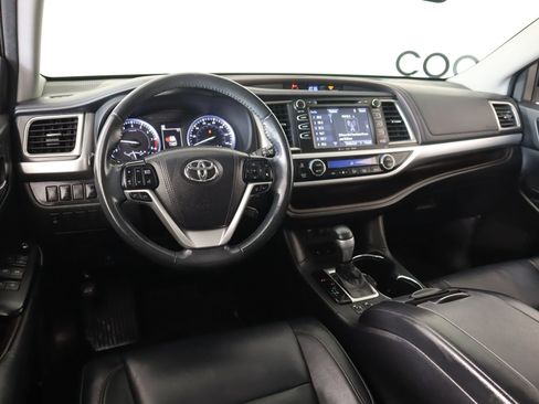 Used 2018 Toyota Highlander XLE image 2