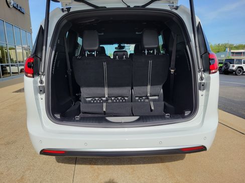 New 2027 Chrysler Pacifica Select AWD/4WD image 19
