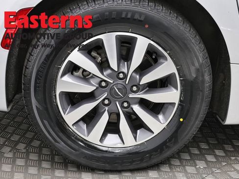 Used 2023 Chrysler Pacifica Touring-L FWD image 31