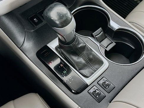 Used 2017 Toyota Highlander XLE image 24