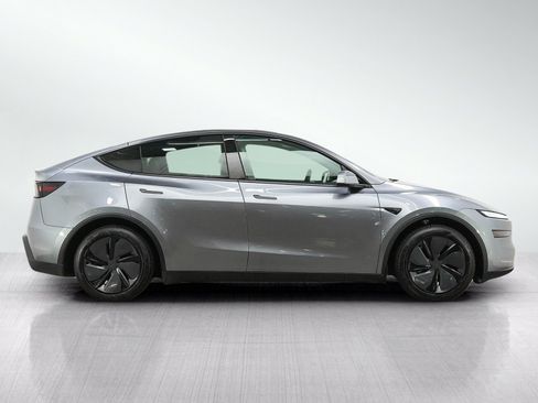 Used 2026 Tesla Model Y AWD image 6