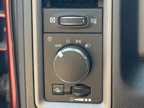 Used 2018 RAM 2500 Tradesman w/ Chrome Appearance Group AWD/4WD image 9