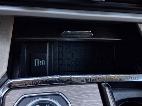 Used 2023 Ford Expedition Limited image 10