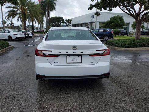 Used 2026 Toyota Camry SE image 4