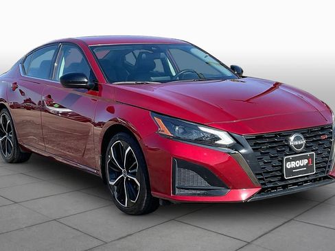 Used 2024 Nissan Altima 2.5 SR FWD image 3