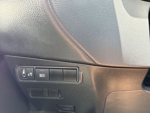 Used 2024 Toyota Corolla Cross LE FWD image 17