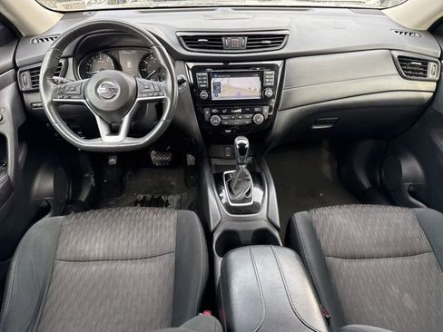 Used 2017 Nissan Rogue SV w/ Sun & Sound Touring Package image 4