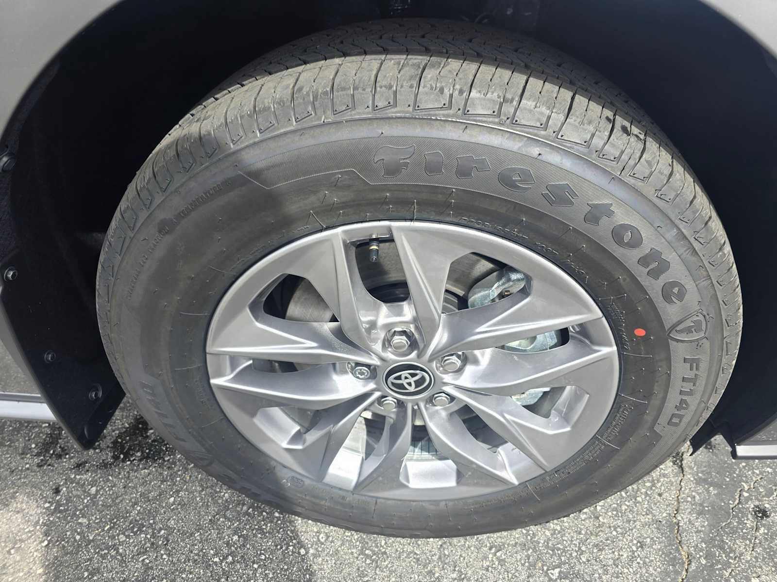 Used 2026 Toyota Sienna LE FWD image 33