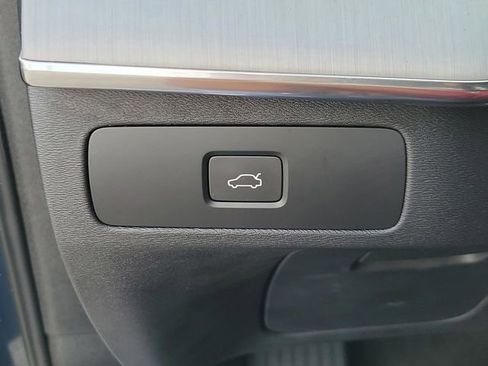 Used 2023 Volvo XC90 B5 Core image 31