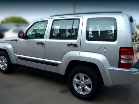 Used 2012 Jeep Liberty Sport image 12