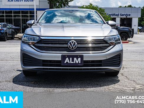Used 2024 Volkswagen Jetta SE FWD image 12