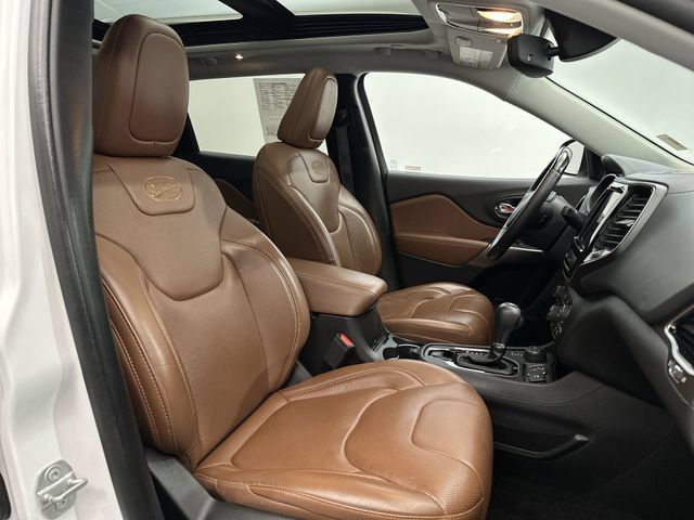 Used 2019 Jeep Cherokee Overland w/ Technology Group AWD/4WD image 29