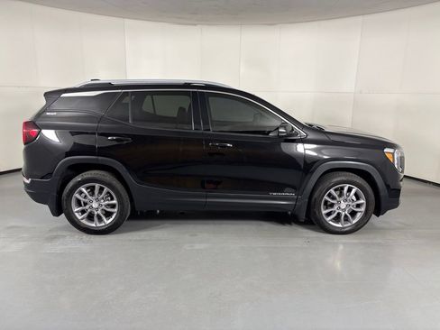 Used 2023 GMC Terrain SLT w/ LPO, Floor Liner Package AWD/4WD image 9