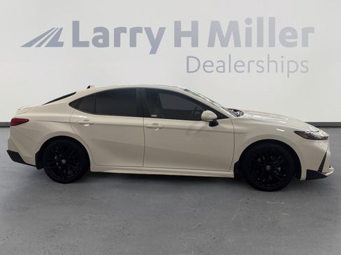 Used 2026 Toyota Camry SE image 6