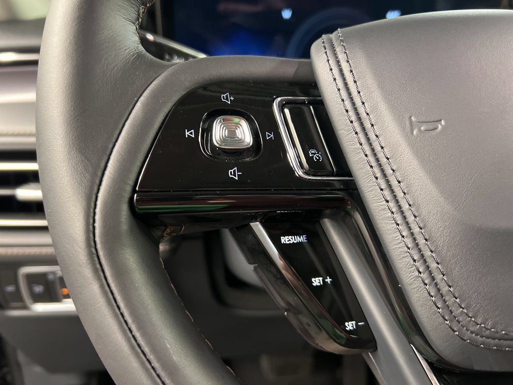 Used 2026 Lincoln Aviator AWD image 17