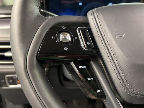 Used 2026 Lincoln Aviator Premiere image 17