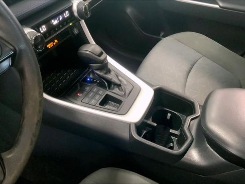 Used 2022 Toyota RAV4 XLE image 15