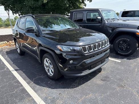 Used 2026 Jeep Compass Latitude AWD/4WD image 1