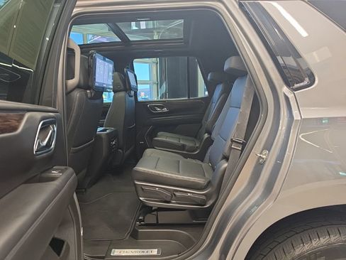 Used 2021 Chevrolet Tahoe Z71 w/ Luxury Package AWD/4WD image 43