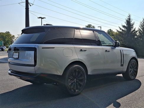 New 2025 Land Rover Range Rover SE image 3