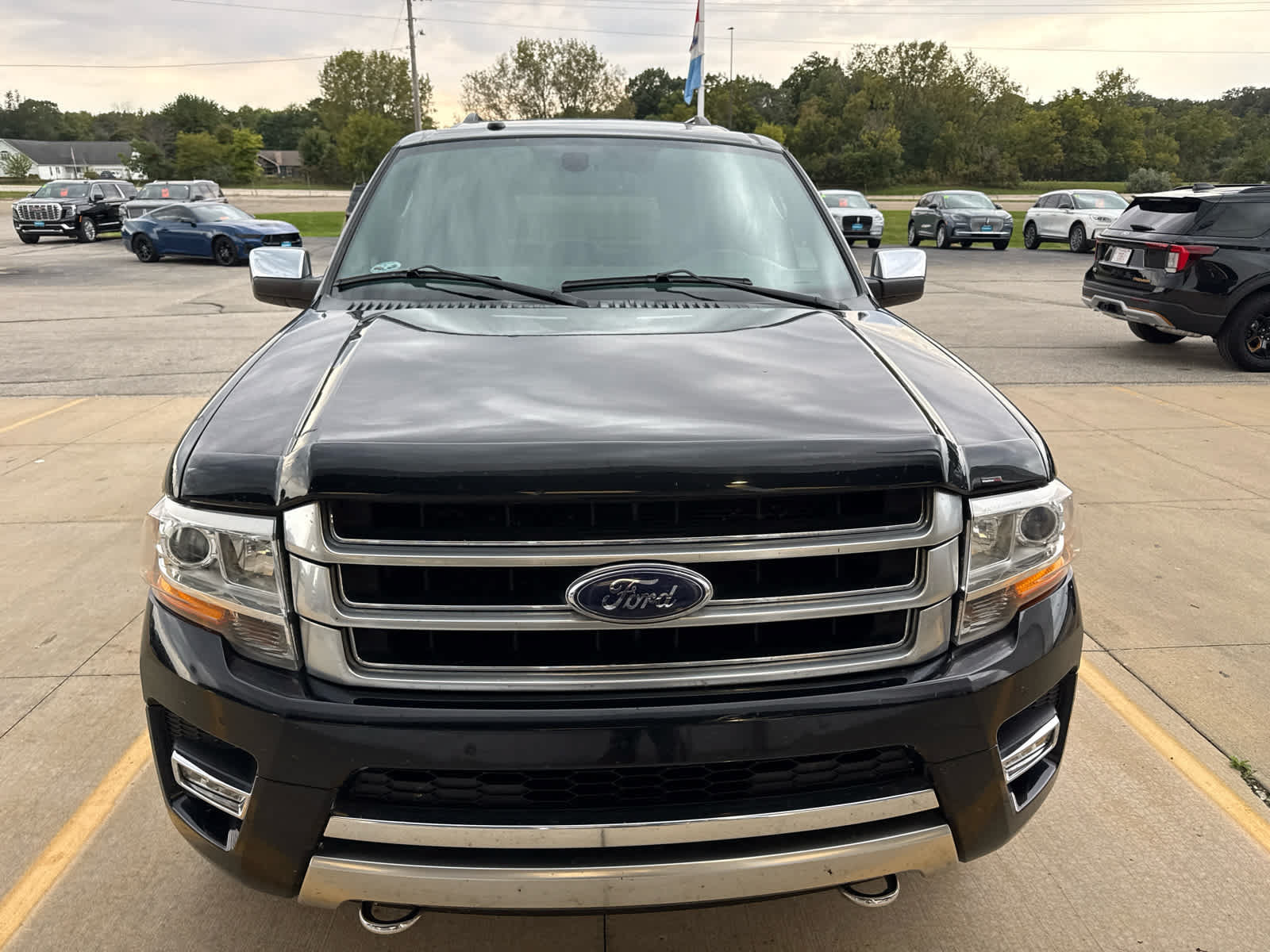 Used 2017 Ford Expedition EL Platinum AWD/4WD image 2