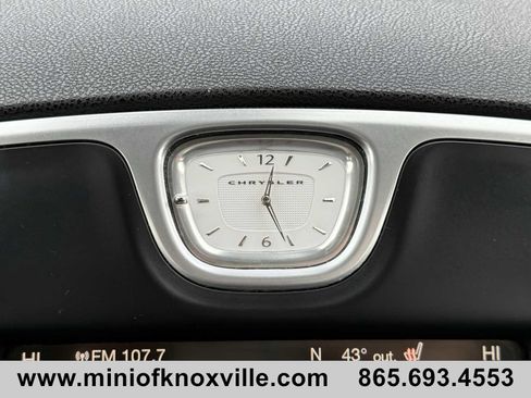 Used 2015 Chrysler 300 Limited image 23