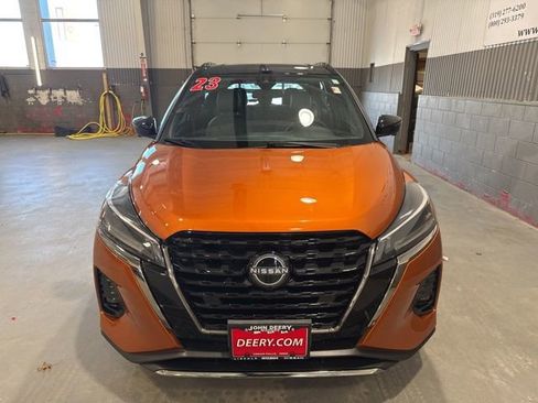 Used 2023 Nissan Kicks SR w/ SR Premium Package image 2