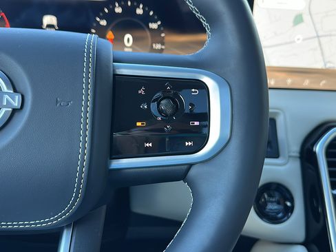 Certified 2025 Nissan Armada Platinum Reserve image 17